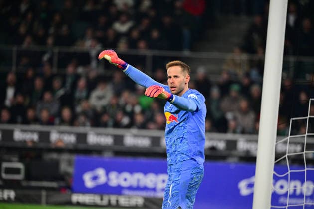 28 11 2025 Moenchengladbach Football, Men, Season 2025 2026, Borussia Moenchengladbach vs RB Leipzig Goalkeeper Peter Gulacsi Leipzig DFL regulations prohibit any use of photographs as image sequences and or quasi video Borussia Park NRW Germany