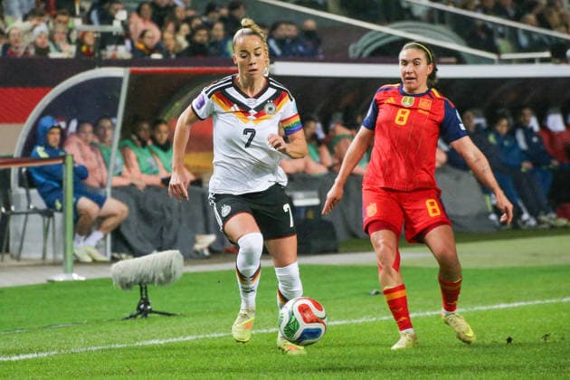 28 11 2025, xgrfx, Football UEFA Women s Nations League Final First Leg , Germany Spain v l Giulia Gwinn German Women s National Team , Mariona Caldentey Spain DFL DFB REGULATIONS PROHIBIT ANY USE OF PHOTOGRAPHS as IMAGE SEQUENCES and or QUASI VIDEO Kaiserslautern