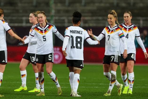 Shekiera Martinez 18 Germany , Giulia Gwinn 7 Germany , Rebecca Knaak 4 Germany and Janina Minge 5 Germany satisfied after the end of the match, Germany vs Spain, Football, Women, UEFA, Women™s Nations League, 2025 2026 season, Final Round 1 of 2, 28 11 2025 Kaiserslautern Rhineland-Palatinate Germany Copyright: xkolbert-press MartinxAgüerax