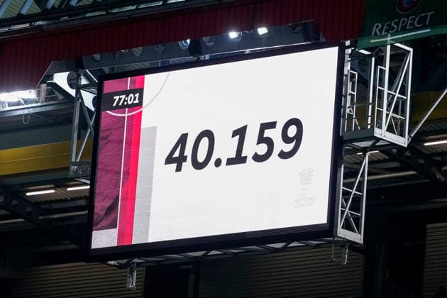 The scoreboard shows the number of spectators, 40,159 spectators in the Fritz Walter Stadium on the Betzenberg, fans, audience, spectators, mood, atmosphere, stadium, 28 11 2025, Kaiserslautern Germany , football, UEFA Women s Nations League, final, first leg, Germany Spain, THE EVENT REGULATIONS PROHIBIT ANY USE OF PHOTOGRAPHS AS IMAGE SEQUENCES AND OR QUASI VIDEO xozx