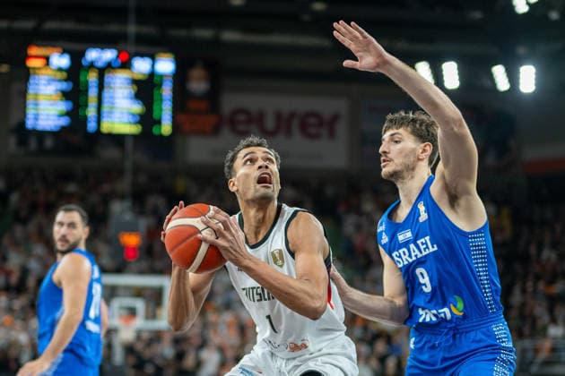 Oscar Da Silva Germany, 01 , Roman Sorkin Israel, 09 , GER, Germany vs Isreal, FIBA, Basketball, World Cup 2027 European Qualifiers, Country Match, Round 1, Group E, 28 11 2025, GER, Germany vs Isreal, FIBA, Basketball, World Cup 2027 European Qualifiers, Country Match, Round 1, Group E, 28 11 2025 Neu Ulm Copyright: xEibner-Pressefotox EP_EER