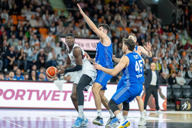Isaac Bonga Germany, 00 , Tamir Blatt Israel, 45 , GER, Germany vs Isreal, FIBA, Basketball, World Cup 2027 European Qualifiers, Country Match, Round 1, Group E, 28 11 2025, GER, Germany vs Isreal, FIBA, Basketball, World Cup 2027 European Qualifiers, Country Match, Round 1, Group E, 28 11 2025 Neu Ulm Copyright: xEibner-Pressefotox EP_EER