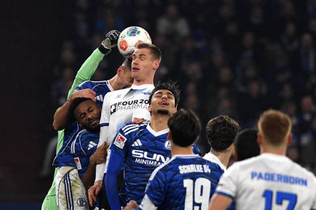 Goalkeeper Loris Karius FC Schalke 04 and Steffen Tigges SC Paderborn 07 battle for the ball during the 2 Bundesliga match between FC Schalke 04 and SC Paderborn 07, Veltins Arena on November 28, 2025 in Gelsenkirchen, Germany, Germany Photo by Ralf Treese DeFodi Images Goalkeeper Loris Karius FC Schalke 04 and Steffen Tigges SC Paderborn 07 battle for the ball during the 2 Bundesliga match between FC Schalke 04 and SC Paderborn 07 at Veltins Arena on November 28, 2025 in Gelsenkirchen, Germany Photo by Ralf Treese DeFodi Images Photo by Ralf Treese DeFodi Images