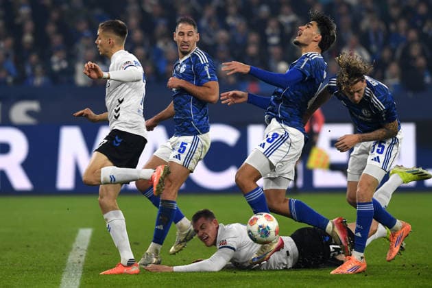 Nikola Katic FC Schalke 04 , Steffen Tigges SC Paderborn 07 , Mertcan Ayhan FC Schalke 04 and Mika Wallentowitz FC Schalke 04 in a duel during the 2 Bundesliga match between FC Schalke 04 and SC Paderborn 07, Veltins Arena on November 28, 2025 in Gelsenkirchen, Germany Photo by Ralf Treese DeFodi Images Nikola Katic FC Schalke 04 , Steffen Tigges SC Paderborn 07 , Mertcan Ayhan FC Schalke 04 and Mika Wallentowitz FC Schalke 04 battle for the ball during the 2 Bundesliga match between FC Schalke 04 and SC Paderborn 07 at Veltins Arena on November 28, 2025 in Gelsenkirchen, Germany Photo by Ralf Treese DeFodi Images Photo by Ralf Treese DeFodi Images