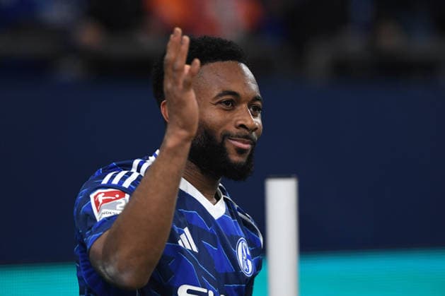 Moussa Sylla (FC Schalke 04) gestikuliert, gestik waehrend des Spiels der 2. Bundesliga zwischen FC Schalke 04 und SC Paderborn 07, Veltins-Arena am 28. November 2025 in Gelsenkirchen, Deutschland. (Foto von Ralf Treese DeFodi Images) +++ Moussa Sylla (FC Schalke 04) gestures during the 2. Bundesliga match between FC Schalke 04 and SC Paderborn 07 at Veltins-Arena on November 28, 2025 in Gelsenkirchen, Germany. (Photo by Ralf Treese DeFodi Images) (Photo by Ralf Treese DeFodi Images) *** Moussa Sylla FC Schalke 04 gestures, gestures during the 2 Bundesliga match between FC Schalke 04 and SC Paderborn 07, Veltins Arena on November 28, 2025 in Gelsenkirchen, Germany Photo by Ralf Treese DeFodi Images Moussa Sylla FC Schalke 04 gestures during the 2 Bundesliga match between FC Schalke 04 and SC Paderborn 07 at Veltins Arena on November 28, 2025 in Gelsenkirchen, Germany Photo by Ralf Treese DeFodi Images Photo by Ralf Treese DeFodi Images