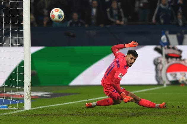 Goalkeeper Dennis Seimen SC Paderborn 07 looks on during the 2 Bundesliga match between FC Schalke 04 and SC Paderborn 07, Veltins Arena on November 28, 2025 in Gelsenkirchen, Germany Photo by Ralf Treese DeFodi Images Goalkeeper Dennis Seimen SC Paderborn 07 looks on during the 2 Bundesliga match between FC Schalke 04 and SC Paderborn 07 at Veltins Arena on November 28, 2025 in Gelsenkirchen, Germany Photo by Ralf Treese DeFodi Images