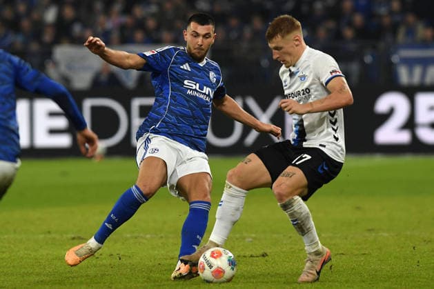 Hasan Kurucay FC Schalke 04 and Laurin Curda SC Paderborn 07 battle for the ball during the 2 Bundesliga match between FC Schalke 04 and SC Paderborn 07, Veltins Arena on November 28, 2025 in Gelsenkirchen, Germany, Germany Photo by Ralf Treese DeFodi Images Hasan Kurucay FC Schalke 04 and Laurin Curda SC Paderborn 07 battle for the ball during the 2 Bundesliga match between FC Schalke 04 and SC Paderborn 07 at Veltins Arena on November 28, 2025 in Gelsenkirchen, Germany Photo by Ralf Treese DeFodi Images Photo by Ralf Treese DeFodi Images