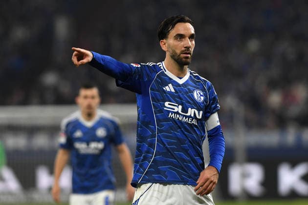 Kenan Karaman FC Schalke 04 gestures, gestures during the 2 Bundesliga match between FC Schalke 04 and SC Paderborn 07, Veltins Arena on November 28, 2025 in Gelsenkirchen, Germany Photo by Ralf Treese DeFodi Images Kenan Karaman FC Schalke 04 gestures during the 2 Bundesliga match between FC Schalke 04 and SC Paderborn 07 at Veltins Arena on November 28, 2025 in Gelsenkirchen, Germany Photo by Ralf Treese DeFodi Images Photo by Ralf Treese DeFodi Images