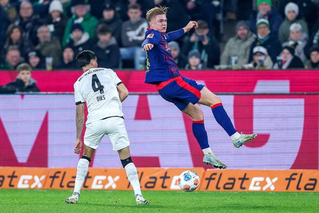 28 11 2025, Football, Borussia Mönchengladbach RB Leipzig, 1 Soccer Bundesliga, Matchday 12, Borussia Park, Season 2025 2026 Kevin Diks Borussia Mönchengladbach 04 in duel against Conrad Harder RB Leipzig 11 DFB regulations prohibit any use of photographs as image sequences and or quasi video Nordrhein Westfalen Germany