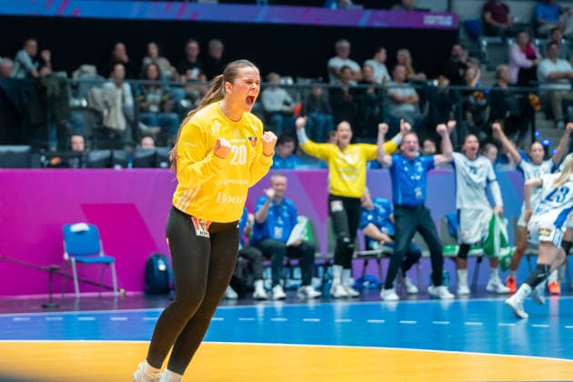 Handball I Women I World Championship I Preliminary round I Matchday 2 I Serbia Iceland I 28 11 2025 Sara Sif Helgadottir 20, Iceland cheers Stuttgart Porsche Arena Baden Württemberg Germany Copyright: xLobeca MaxxPetershansx
