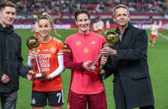 GER, Kaiserslautern, Germany vs Spain, international match, football, UEFA, 2025 2026 season, Womens Nations League, Fritz Walter Stadion, final, first leg in picture Giulia Gwinn Germany 7 and Ann Katrin Berger Germany 1 receive the trophy and award as Footballer of the Year DFB DFL REGULATIONS PROHIBIT ANY USE OF PHOTOGRAPHS AS IMAGE SEQUENCES AND OR QUASI VIDEO, 28 11 2025 Copyright: HMBxMedia HendrikxHamelau