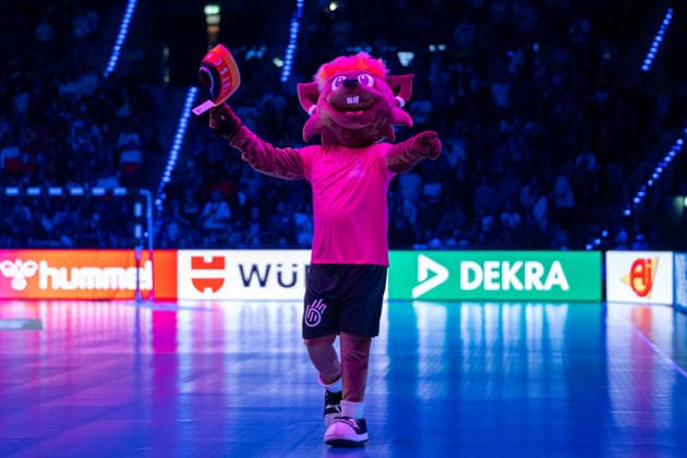 Handball I Women I World Championship I Preliminary round I 2 Matchday I Uruguay Germany I 28 11 2025 Mascot Hanni Stuttgart Porsche Arena Baden Württemberg Germany Copyright: xLobeca MaxxPetershansx