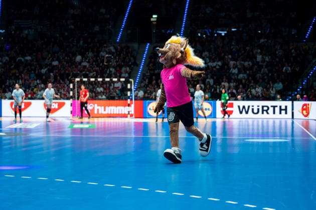 Handball I Women I World Championship I Preliminary round I 2 Matchday I Uruguay Germany I 28 11 2025 Mascot Hanni Stuttgart Porsche Arena Baden Württemberg Germany Copyright: xLobeca MaxxPetershansx