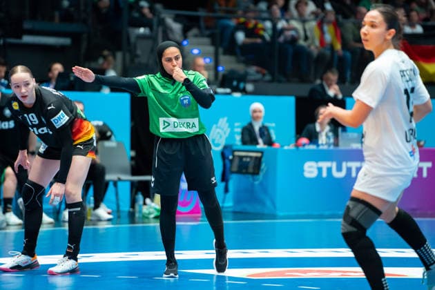 Handball I Women I World Championship I Preliminary round I Matchday 2 I Uruguay Germany I 28 11 2025 Referee Stuttgart Porsche Arena Baden Württemberg Germany Copyright: xLobeca MaxxPetershansx