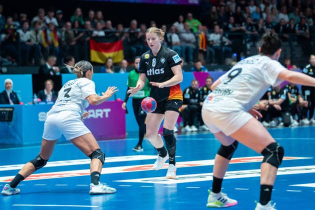 Handball I Women I World Championship I Preliminary round I 2 Matchday I Uruguay Germany I 28 11 2025 Nina Engel 8, Germany Stuttgart Porsche Arena Baden Württemberg Germany Copyright: xLobeca MaxxPetershansx