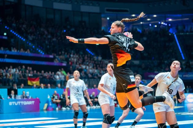 Handball I Women I World Championship I Preliminary round I 2 Matchday I Uruguay Germany I 28 11 2025 Xenia Smits 11, Germany in the throw Stuttgart Porsche Arena Baden Württemberg Germany Copyright: xLobeca MaxxPetershansx