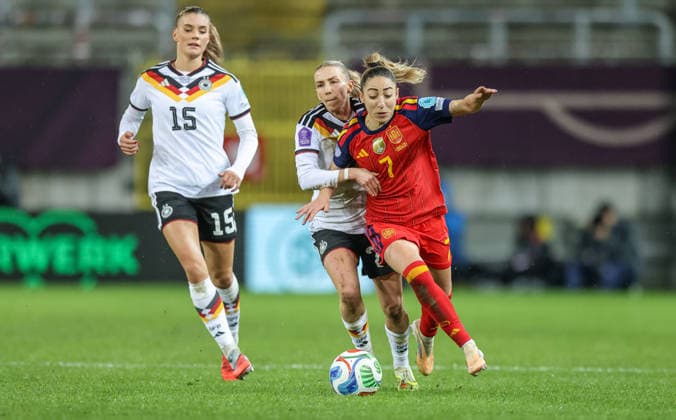 GER, Kaiserslautern, Germany vs Spain, international match, football, UEFA, 2025 2026 season, Womens Nations League, Fritz Walter Stadion, final, first leg in picture from l Elisa Senß Germany 20 , Olga Carmona Spain 7 DFB DFL REGULATIONS PROHIBIT ANY USE OF PHOTOGRAPHS AS IMAGE SEQUENCES AND OR QUASI VIDEO, 28 11 2025 Copyright: HMBxMedia HendrikxHamelau