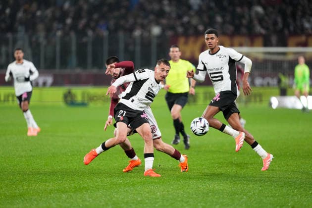 FC Metz v Stade Rennais FC - Ligue 1 McDonald s 2025 2026 21 Valentin RONGIER (srfc) during the Ligue 1 McDonald s match between Metz and Rennes at Stade Saint-Symphorien on November 28, 2025 in Metz, France. Metz France  Copyright: xFEPx 776348214