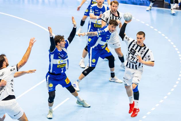 28 11 2025, GER, Handball, Men, Season 25 26, Daikin 1 Bl, 14 Matchday, ThSV Eisenach THW Kiel Elias Ellefsen a Skipagotu THW Kiel 99817 Eisenach Werner Assmann Halle Am Sportp Thueringen Germany