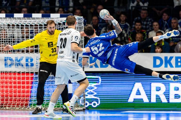 28 11 2025, GER, Handball, Men, Season 25 26, Daikin 1 Bl, 14 Matchday, ThSV Eisenach THW Kiel Justin Kurch ThSV Eisenach,52 , Lukas Laube THW Kiel 99817 Eisenach Werner Assmann Halle Am Sportp Thueringen Germany