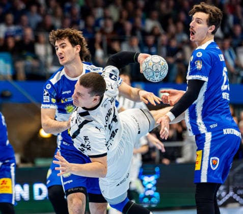 28 11 2025, GER, Handball, Men, Season 25 26, Daikin 1 Bl, 14 Matchday, ThSV Eisenach THW Kiel Elias Ellefsen a Skipagotu THW Kiel 99817 Eisenach Werner Assmann Halle Am Sportp Thueringen Germany