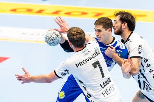 28 11 2025, GER, Handball, Men, Season 25 26, Daikin 1 Bl, 14 Matchday, ThSV Eisenach THW Kiel Magnus Landin Jacobsen THW Kiel , Vukasin Antonijevic ThSV Eisenach,41 99817 Eisenach Werner Assmann Halle Am Sportp Thueringen Germany