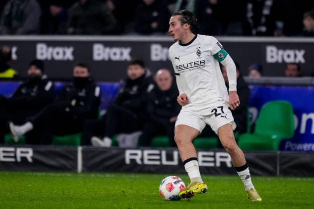 MOENCHENGLADBACH, GERMANY - NOVEMBER 28: Rocco Reitz of Borussia Monchengladbach controls the ball during the Bundesliga match between Borussia Monchengladbach and RB Leipzig at Borussia-Park on November 28, 2025 in Moenchengladbach, Germany. (Photo by Rene Nijhuis) SPO  Copyright: xRenexNijhuis