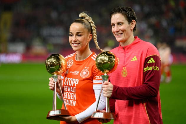 28 11 2025, Football, UEFA Womens Nations League Final, Final, First leg, Germany Spain Giulia Gwinn and Ann Katrin Berger Germany were honored as Footballers of the Year before the match