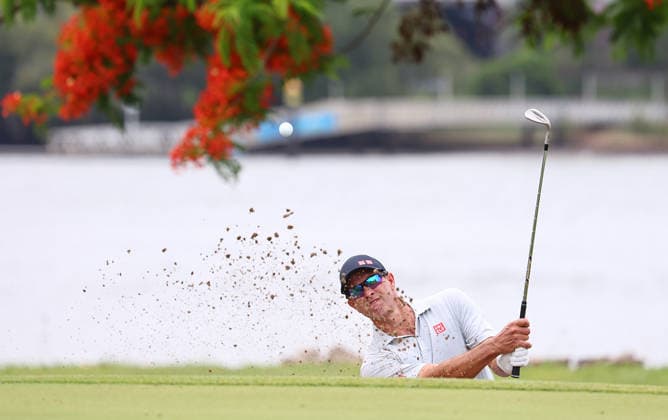GOLF AUSTRALIAN PGA, Golf Herren Australia s Adam Scott plays out of a bunker on the 5th during the Australian PGA Championship at Royal Queensland Golf Club in Brisbane, Saturday, November 29, 2025. ( NO ARCHIVING, EDITORIAL USE ONLY BRISBANE QUEENSLAND AUSTRALIA  Copyright: xx 20251129177344671014