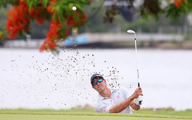 GOLF AUSTRALIAN PGA, Golf Herren Australia s Adam Scott plays out of a bunker on the 5th during the Australian PGA Championship at Royal Queensland Golf Club in Brisbane, Saturday, November 29, 2025. ( NO ARCHIVING, EDITORIAL USE ONLY BRISBANE QUEENSLAND AUSTRALIA  Copyright: xx 20251129186465745907