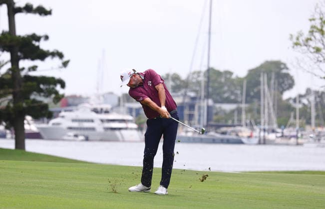 GOLF AUSTRALIAN PGA, Golf Herren Australia s Marc Leishman plays a shot on the 5th hole during the Australian PGA Championship at Royal Queensland Golf Club in Brisbane, Saturday, November 29, 2025. ( NO ARCHIVING, EDITORIAL USE ONLY BRISBANE QUEENSLAND AUSTRALIA  Copyright: xx 20251129172727404610