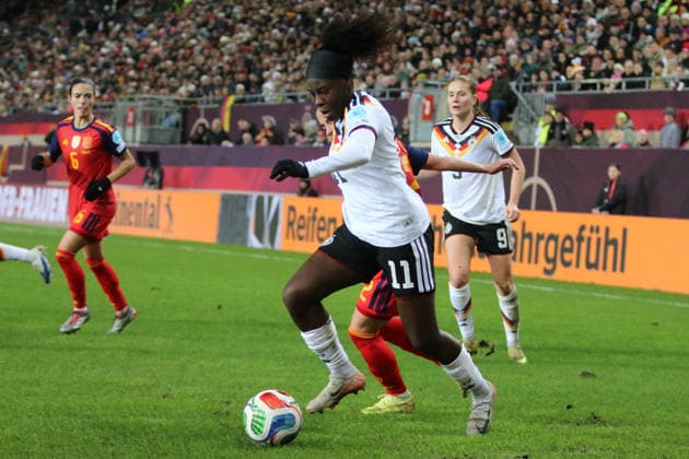 28 11 2025 Football Women 2025 2026 UEFA Women s Nations League Final First leg Germany Spain Fritz Walter Stadion Kaiserslautern Nicole Anyomi GER, white on the ball Kaiserslautern Rhineland-Palatinate Germany