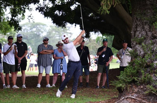 GOLF AUSTRALIAN PGA, Golf Herren Spain s Josele Ballester plays a shot on the 5th hole during Round 3 of the Australian PGA Championship at Royal Queensland Golf Club in Brisbane, Saturday, November 29, 2025. ( NO ARCHIVING, EDITORIAL USE ONLY BRISBANE QUEENSLAND AUSTRALIA  Copyright: xx 20251129142081919732