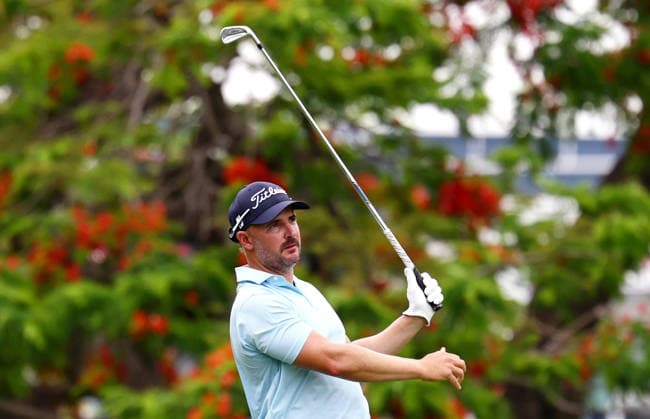 GOLF AUSTRALIAN PGA, Golf Herren Australia s Christopher Wood plays a shot on the 5th hole during Round 3 of the Australian PGA Championship at Royal Queensland Golf Club in Brisbane, Saturday, November 29, 2025. ( NO ARCHIVING, EDITORIAL USE ONLY BRISBANE QUEENSLAND AUSTRALIA  Copyright: xx 20251129138342246202