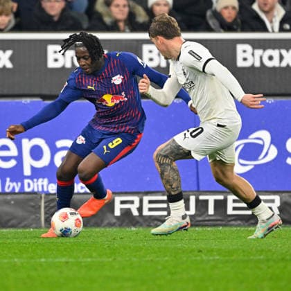 (251129) -- MOENCHENGLADBACH, Nov. 29, 2025 -- Johan Bakayoko (L) of RB Leipzig vies with Luca Netz of Borussia Moenchengladbach during the German first division of Bundesliga football match between Borussia Moenchengladbach and RB Leipzig in Moenchengladbach, Germany, Nov. 28, 2025. (Photo by Xinhua) (SP)GERMANY-MOENCHENGLADBACH-FOOTBALL-BUNDESLIGA-MOENCHENGLADBACH VS LEIPZIG UlrichxHufnagel 