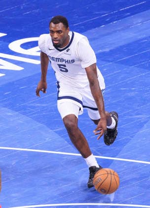 November 28, 2025, Inglewood, California, USA: Vince Williams Jr. 5 of the Memphis Grizzlies looks to put up a shot during their 2025 NBA, Basketball Herren, USA Cup game against the Los Angeles Clippers on Friday November 28, 2025 at Intuit Dome Arena in Inglewood, California. JAVIER ROJAS PI Inglewood USA - ZUMAp124 20251128_zaa_p124_042 Copyright: xJavierxRojasx