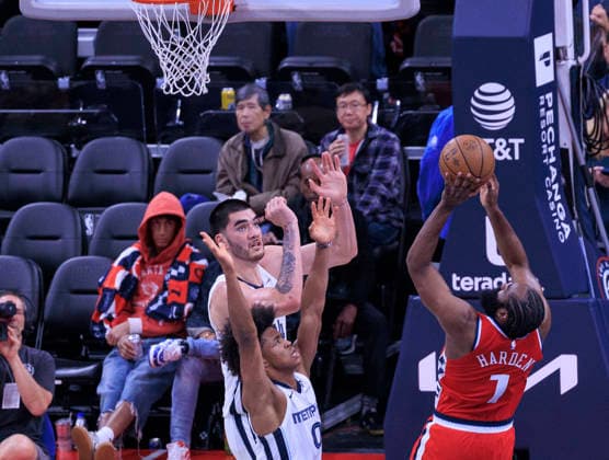 November 28, 2025, Inglewood, California, USA: James Harden 1 of the Los Angeles Clippers puts up a shot during their 2025 NBA, Basketball Herren, USA Cup game against the Memphis Grizzlies on Friday November 28, 2025 at Intuit Dome Arena in Inglewood, California. JAVIER ROJAS PI Inglewood USA - ZUMAp124 20251128_zaa_p124_047 Copyright: xJavierxRojasx