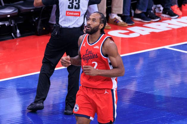 November 28, 2025, Inglewood, California, USA: Kawhi Leonard 2 of the Los Angeles Clippers after scoring a three point shot during their 2025 NBA, Basketball Herren, USA Cup game against the Memphis Grizzlies on Friday November 28, 2025 at Intuit Dome Arena in Inglewood, California. JAVIER ROJAS PI Inglewood USA - ZUMAp124 20251128_zaa_p124_064 Copyright: xJavierxRojasx