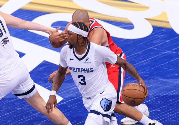 November 28, 2025, Inglewood, California, USA: Kentavious Caldwell-Pope 3 of the Memphis Grizzlies looks to put up a shot during their 2025 NBA, Basketball Herren, USA Cup game against the Los Angeles Clippers on Friday November 28, 2025 at Intuit Dome Arena in Inglewood, California. JAVIER ROJAS PI Inglewood USA - ZUMAp124 20251128_zaa_p124_067 Copyright: xJavierxRojasx