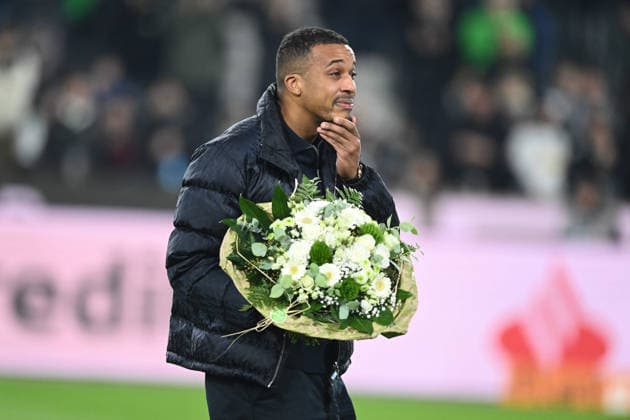 Farewell to former Gladbach player Alassane PLEA, Emotion, Football 1 Bundesliga Season 2025 2026, 12 Matchday, Matchday12, matchday12, Borussia Moenchengladbach MG RB Leipzig L 0 0 on 28 11 2025 BORUSSIA PARK Moenchengladbach DFL regulations prohibit any use of photographs as image sequences and or quasi video ÃÂ