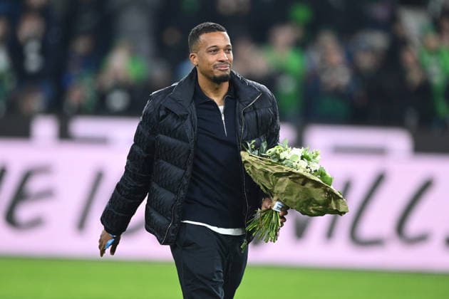 Farewell to former Gladbach player Alassane PLEA, Emotion, Football 1 Bundesliga Season 2025 2026, 12 Matchday, Matchday12, matchday12, Borussia Moenchengladbach MG RB Leipzig L 0 0 on 28 11 2025 BORUSSIA PARK Moenchengladbach DFL regulations prohibit any use of photographs as image sequences and or quasi video ÃÂ