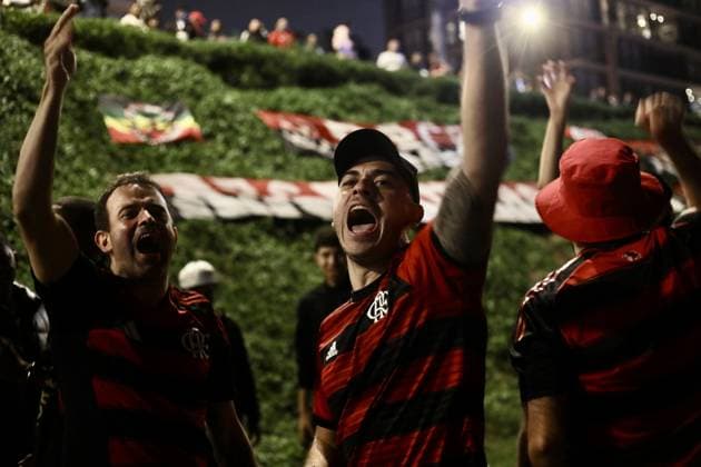 Mass fan rally in Lima ahead of the Libertadores final LIMA, PERU - NOVEMBER 28,2025 Thousands of Flamengo and Palmeiras fans gather on the night before the Copa Libertadores final on November 28, 2025 in Lima, Peru. Thousands of supporters gathered in different parts of the capital to cheer for their teams on the eve of the Copa Libertadores final, which will be played this November 29 in the city of Lima. Klebher Vasquez Anadolu Lima Peru. Editorial use only. Please get in touch for any other usage.  Copyright: x2025xAnadoluxKlebherxVasquezx