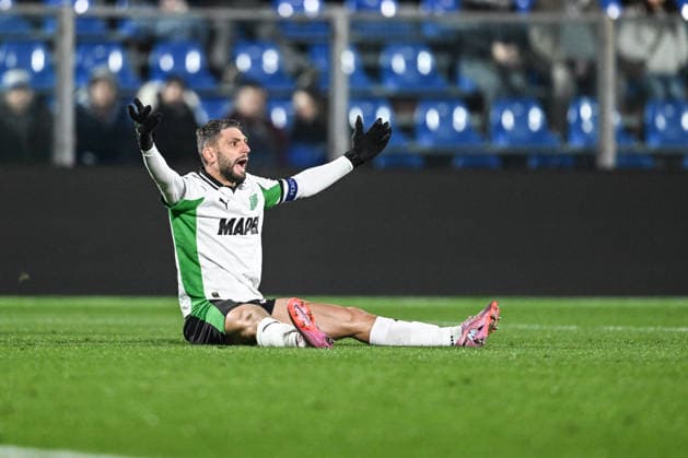 Como 1907 v US Sassuolo Calcio - Serie A Domenico Berardi of Sassuolo FC reacts during the Italian Serie A football match between Calcio Como and Sassuolo FC in Como, Italy, on November 28, 2025, at the Giuseppe Senigallia stadium Como Italy  Copyright: xTizianoxBallabiox originalFilename:ballabio-calcioco251128_npSgE.jpg