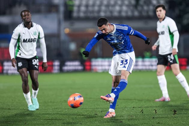 Como 1907 v US Sassuolo Calcio - Serie A Lucas Da Cunha of Como 1907 participates in the Serie A football match between Como 1907 and US Sassuolo Calcio in Como, Italy, on November 28, 2025, at Stadio Giuseppe Sinigaglia. Como Italy  Copyright: xEmanuelexComincinix originalFilename:comincini-como1907251128_npBfp.jpg