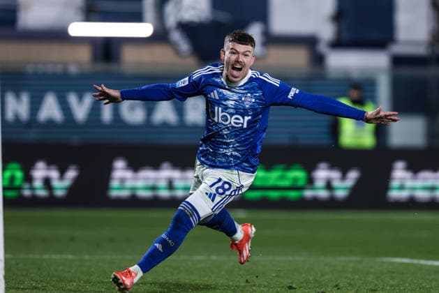 Como 1907 v US Sassuolo Calcio - Serie A Alberto Moreno of Como 1907 celebrates after scoring a goal during the Serie A football match between Como 1907 and US Sassuolo Calcio in Como, Italy, on November 28, 2025, at Stadio Giuseppe Sinigaglia. Como Italy  Copyright: xEmanuelexComincinix originalFilename:comincini-como1907251128_npE2s.jpg