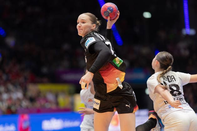 Uruguay Germany, IHF Womens Handball World Championship Nieke Kühne Germany, 19 preliminary round match of the Womens Handball World Championship between Uruguay and Germany on November 28, 2025 at the Porsche Arena in Stuttgart , Stuttgart Baden Württemberg Germany Porsche Arena