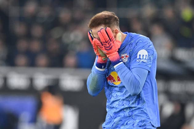 Goalkeeper Peter GULACSI L enttaeuscht, enttäuscht, Enttäuschung, Enttaeuschung Fussball 1 Bundesliga Saison 2025 2026, 12 Spieltag, Spieltag12, matchday12, Borussia Moenchengladbach MG RB Leipzig L 0 0 am 28 11 2025 BORUSSIA PARK Moenchengladbach DFL regulations prohibit any use of photographs as image sequences and or quasi video ÃÂ