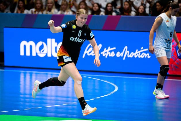 Handball, Womens World Championship, Group C Uruguay Germany Nina Engel Germany Stuttgart Porsche Arena Baden Württemberg Germany