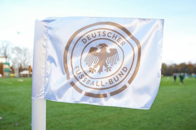 29 11 2025, xydrx, soccer, international match, European Championship qualification U19 women, Germany Faroe Islands, Sportschule Wedau corner flag with the logo of the German Football Association DFB regulations prohibit any use of photographs as image sequences and or quasi video Photo xYannisxDreimannxPressefotokochx Nordrhein Westfahlen Germany