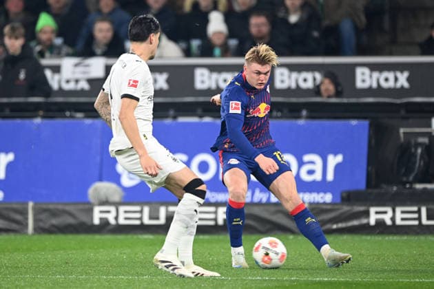 Conrad HARDER L vs Kevin DIKS MG Action, duel, Football 1 Bundesliga Season 2025 2026, 12 Matchday, Matchday12, matchday12, Borussia Moenchengladbach MG RB Leipzig L 0 0 am 28 11 2025 BORUSSIA PARK Moenchengladbach DFL regulations prohibit any use of photographs as image sequences and or quasi video ÃÂ